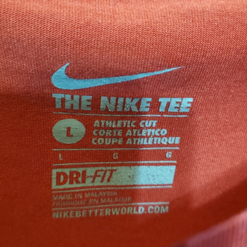 NIKE Dry-Fit Athletic Cut T-Shirt - Large - Red - Picture 4 of 6